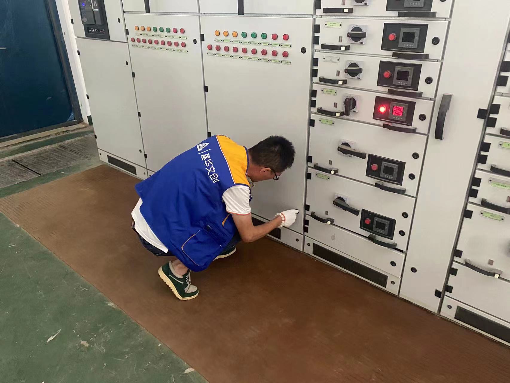 “夏季用电需谨慎，园区把关无隐患” ——建华文创集团开展用电安全检查工作